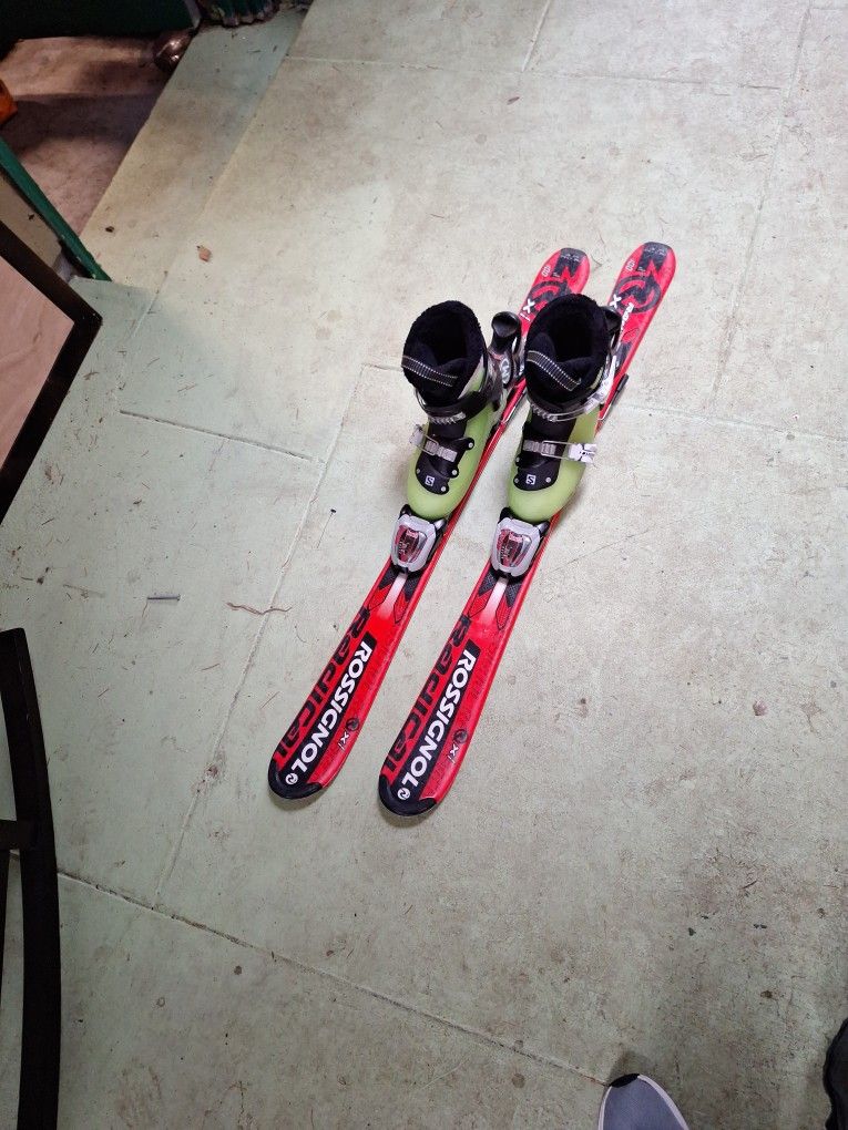 100cm Rossignol Skis Salomon Boots21.5