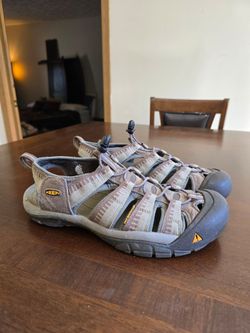 Keen mens 10-10.5 sandals.