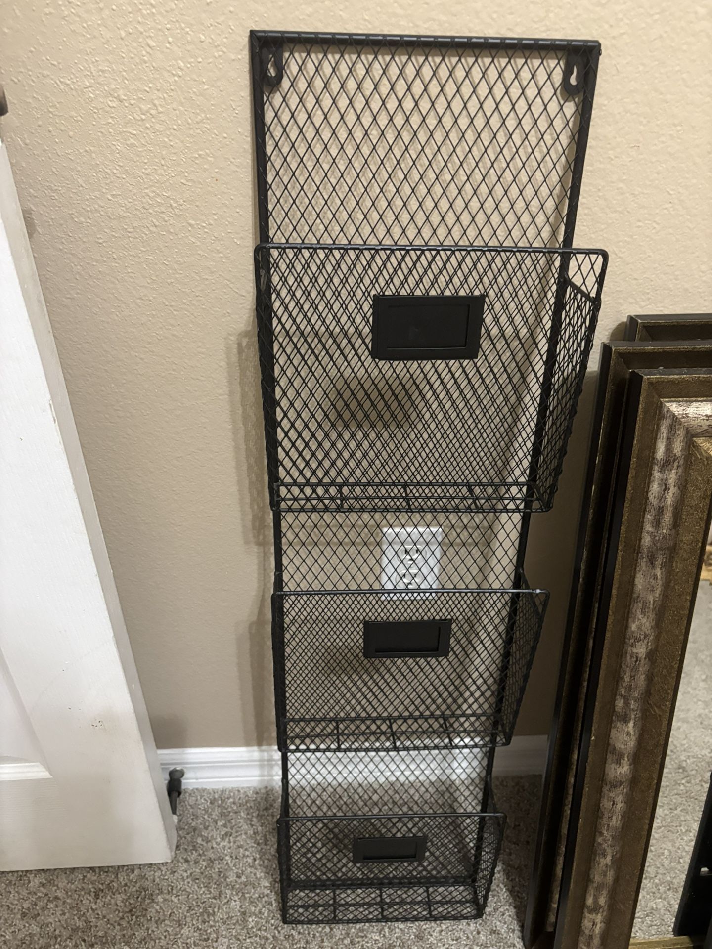 Metal Mail Box Holder