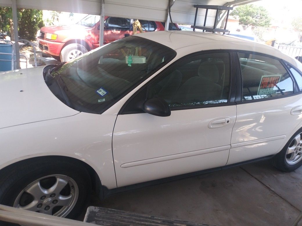 2004 Ford Taurus