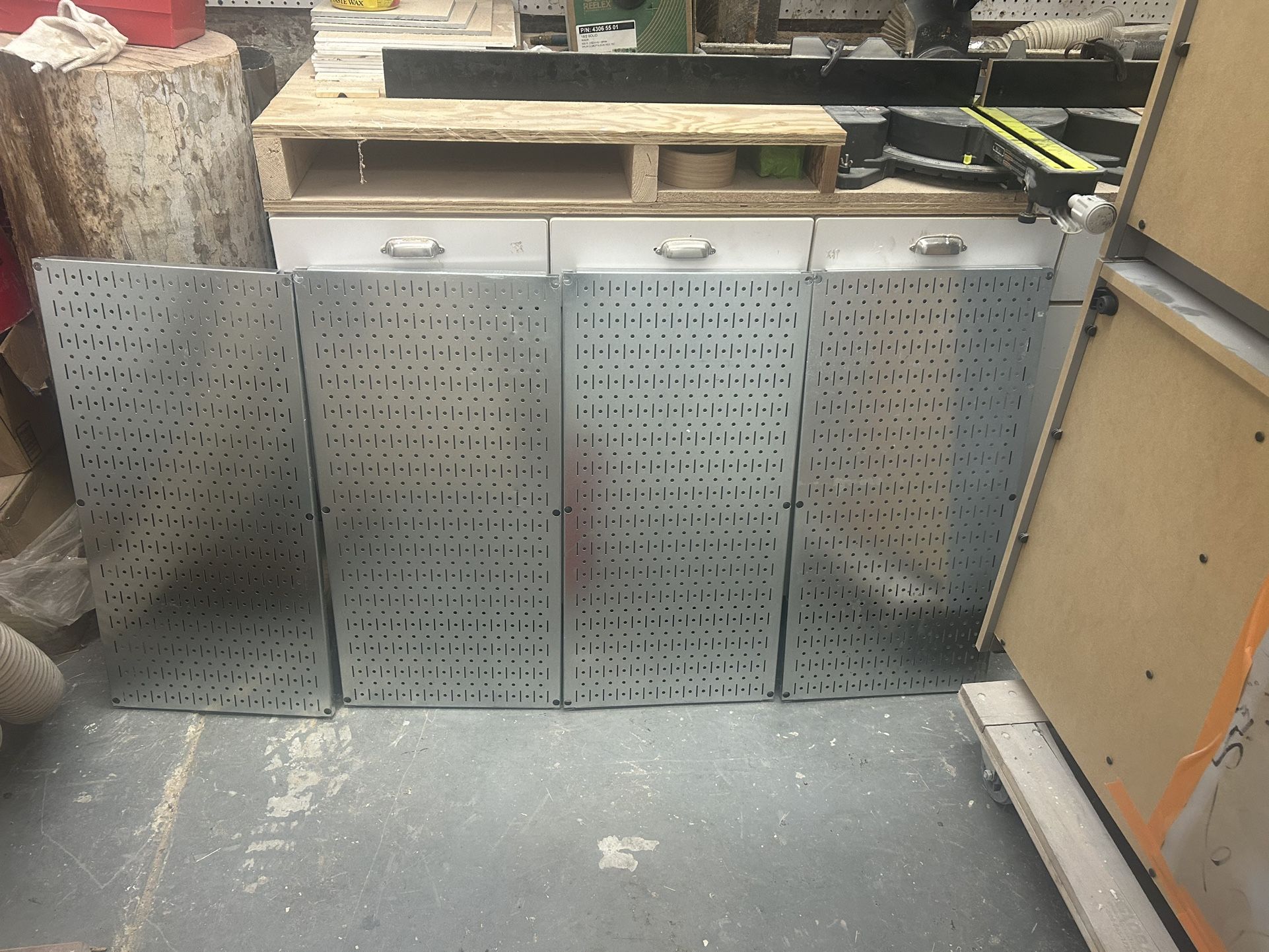 Heavy Duty Metal Pegboards w/ 70 Pc Accessories