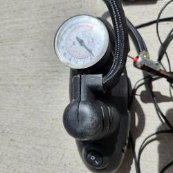 portable air compressor
12V battery charging
250 PSI , 18 bar
$15
