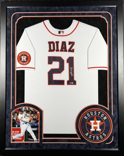 Yainer Diaz Signed Jersey 