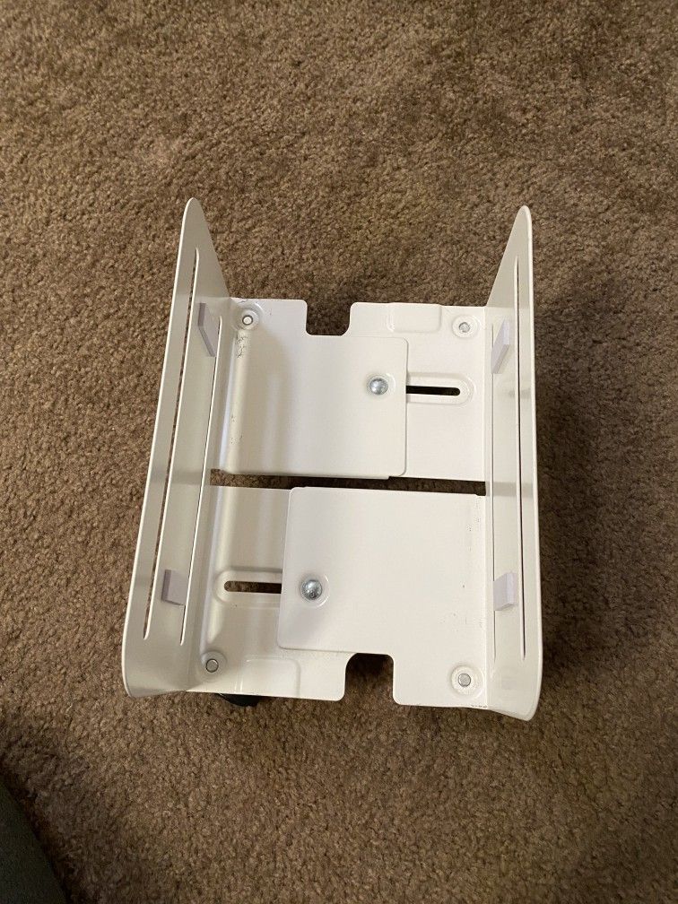 Versatile 24 FHD Monitor & PC Stand Great For Gaming Or Work