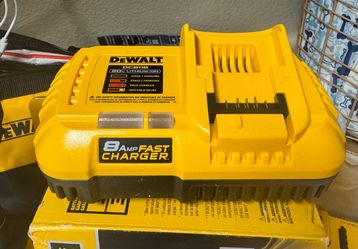 DCB118 Fast Battery Charger-Brand New