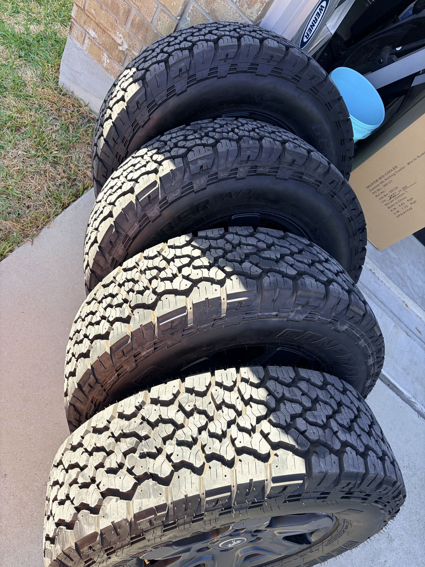 OEM 2025 take off- 265x70x17- black apperance package