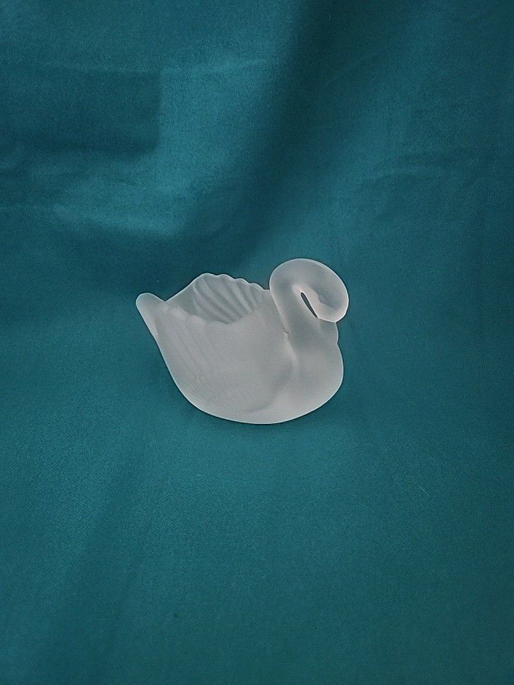 Frosted Glass Swan