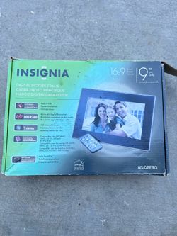 New Insignia Digital Photo Frame 9” Never Used