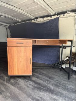 Computer desk