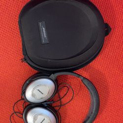 Bose Quiet Comfort 15 Headphones With Brand New Ear Pads  