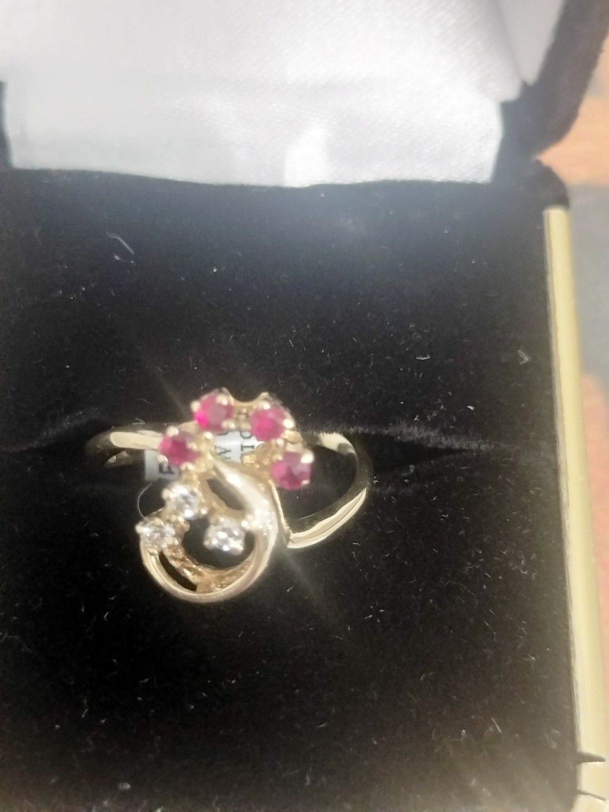 Swirl Diamond And Red Gem Stone Ring