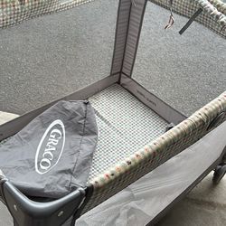 Graco pack and play