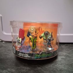 ZOOTOPIA FIGURES FROM DISNEY STORE $35✔️ PRICE IS FIRM 