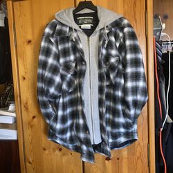 Men’s Field & Stream plaid flannel jacket with zip-up hoodie, size Medium.
