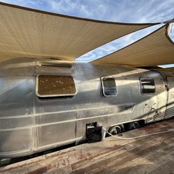 Airstream 31’ RV Land Yacht