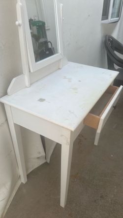 Make up vanity