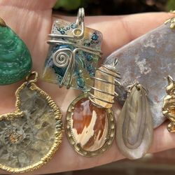 Vintage LOT 10 ALL Ammonite Fossil Shell Pendant Necklace Mixed Stones Glass Amethyst Agate Shell Semi Precious Stones All Estate Collection 