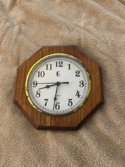 Wall clock battery powered