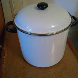 Stock pot and Food steamer both porcelain, see all pictures pickup Western/Devon ave Chicago