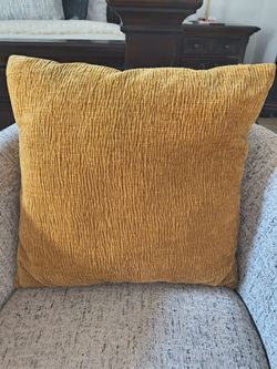 Decorative pillow set