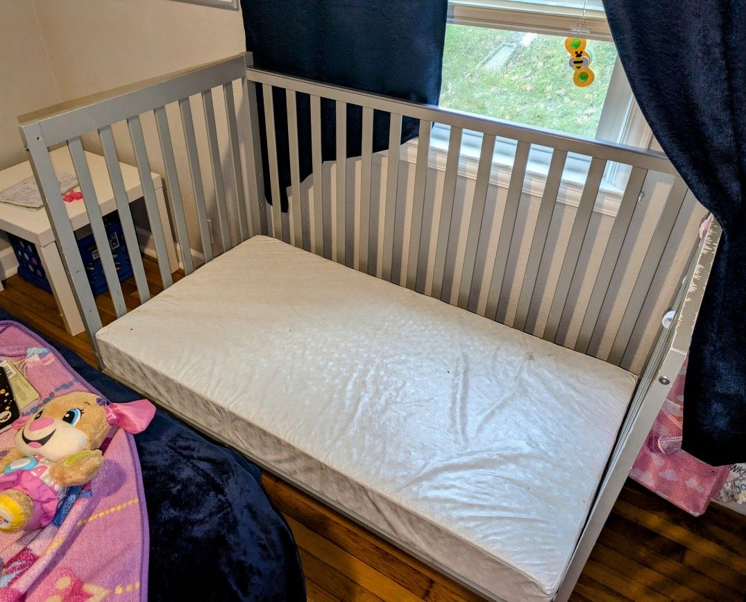 Infant Crib/Toddler bed