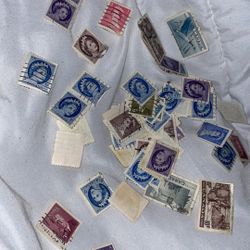 Assortment Canadian stamps of Queen Elizabeth