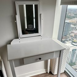 White Makeup Table