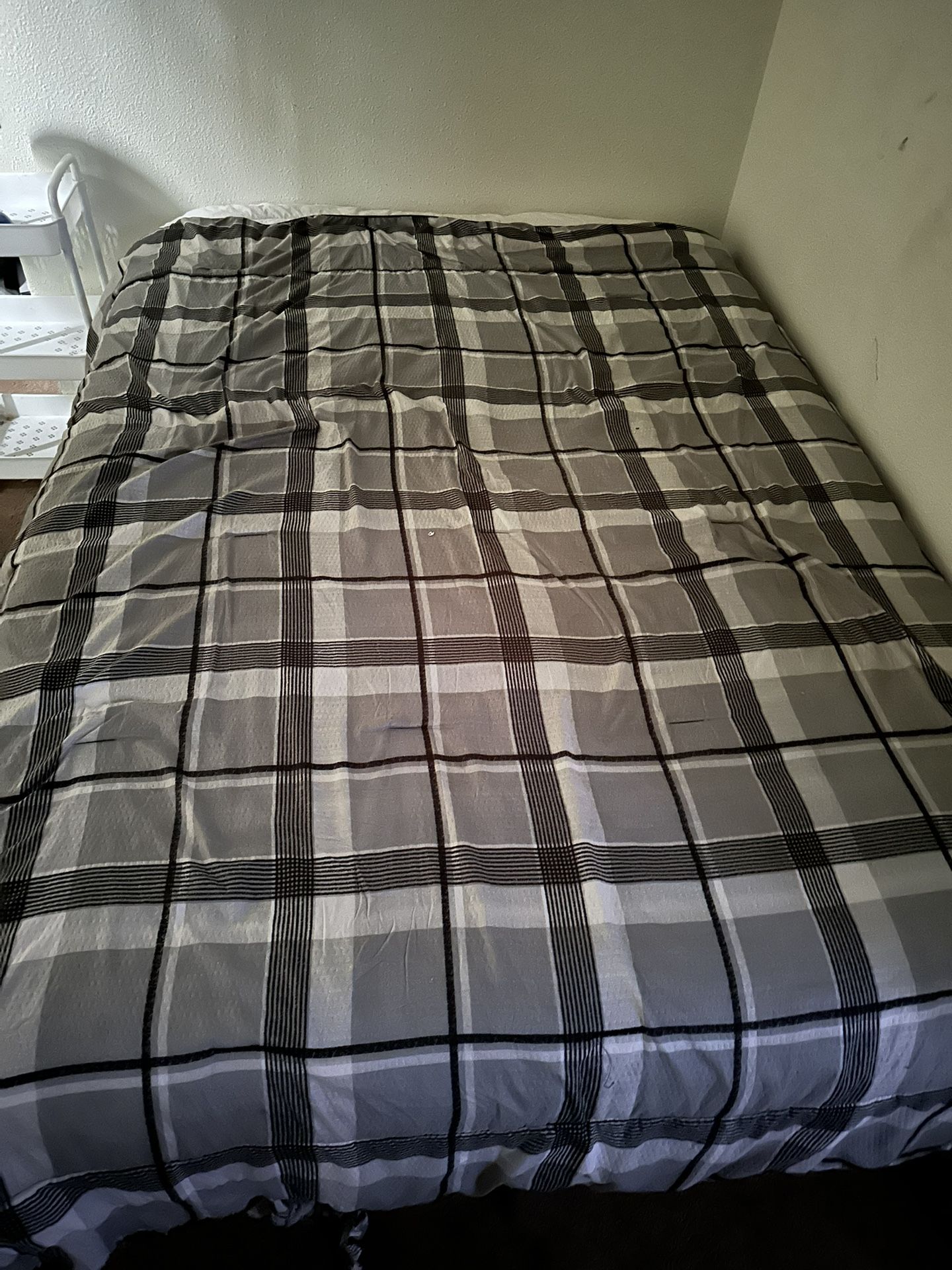 Full-size mattress & Boxspring