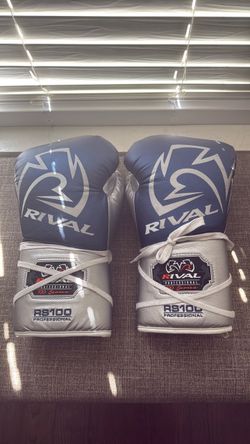 RIVAL RS100 SPARRING GLOVES (ONLY USED TWICE)