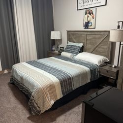 6-Piece Queen Bedroom Set – Gray Wood Finish (Excellent Condition)