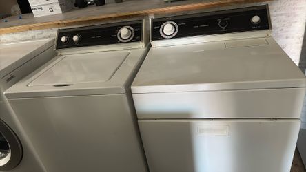 Whirlpool. Washer And Gas Dryer Set