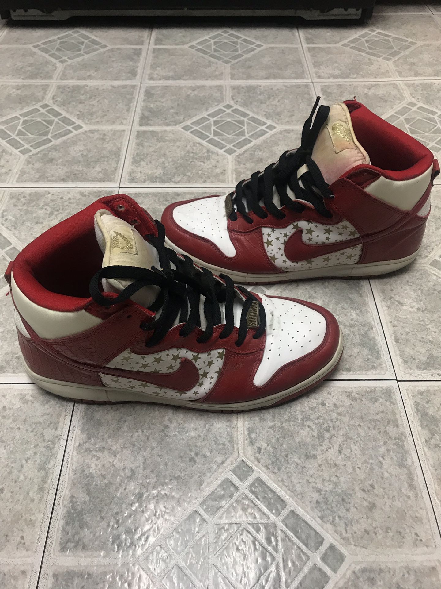 Supreme Dunks SB high red stars size 11 used off white