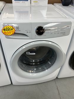 Electrolux 4.4 cu.ft Front Load Washer with LuxCare® Wash 💦