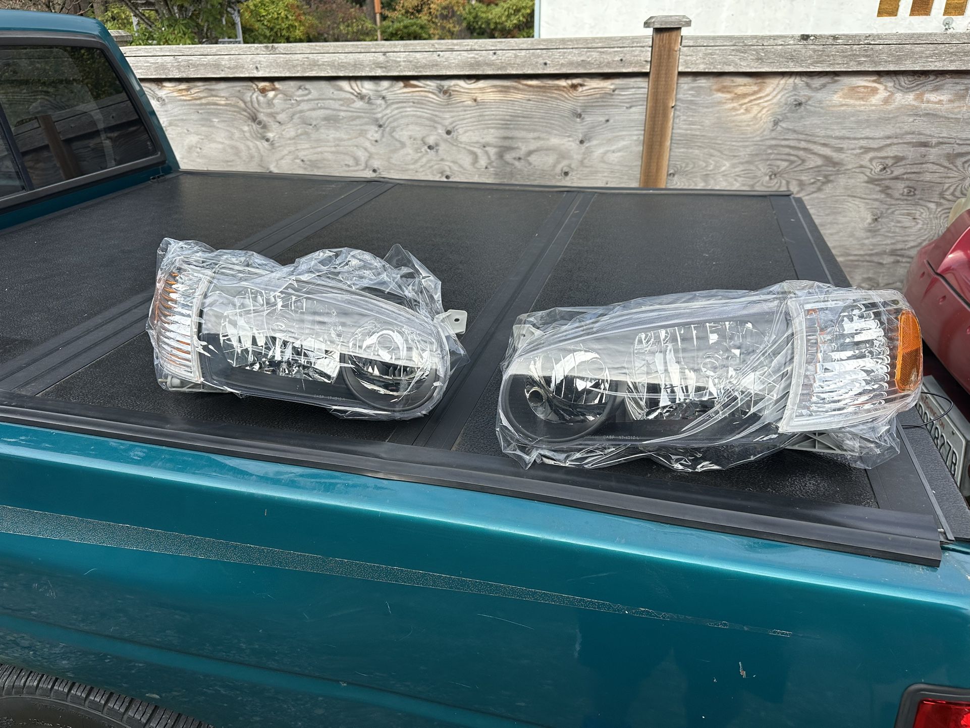 Toyota Corolla 01-02 Headlights