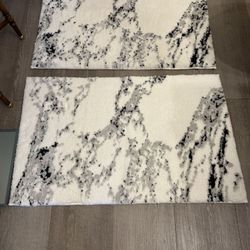 2 New Tahari Bath Mats 