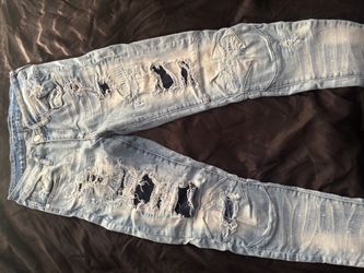 Light Wash Distressed Ripped Jeans