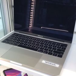 Apple iPad Pro 12.9” (2019) 256GB - $539