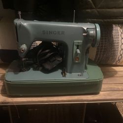 Singer Sewing Machine 