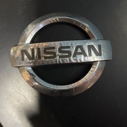 OEM Nissan Emblem - Logo