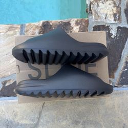 Yeezy Slides Onxy 10US & 11US