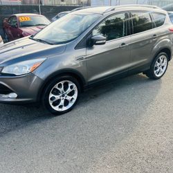 2014 Ford Escape Titanium***** WE FINANCE*****