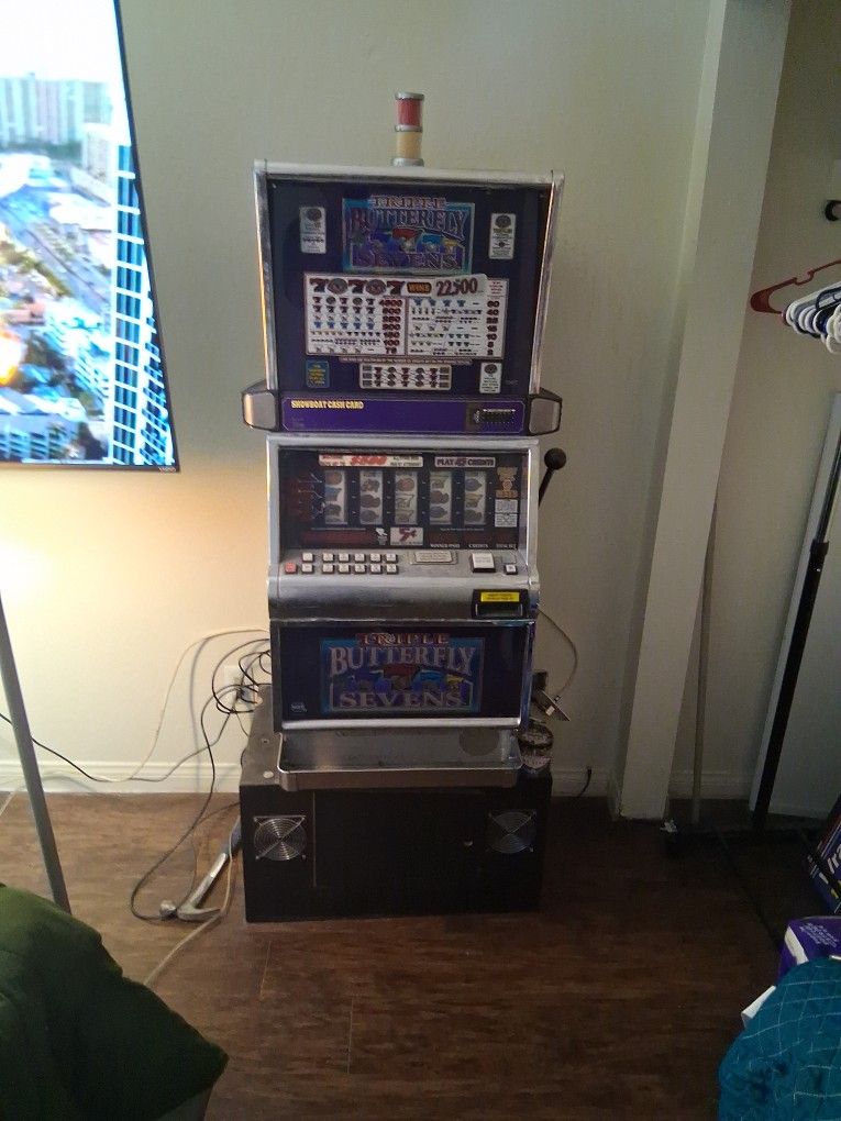 Showboat Slot Machine