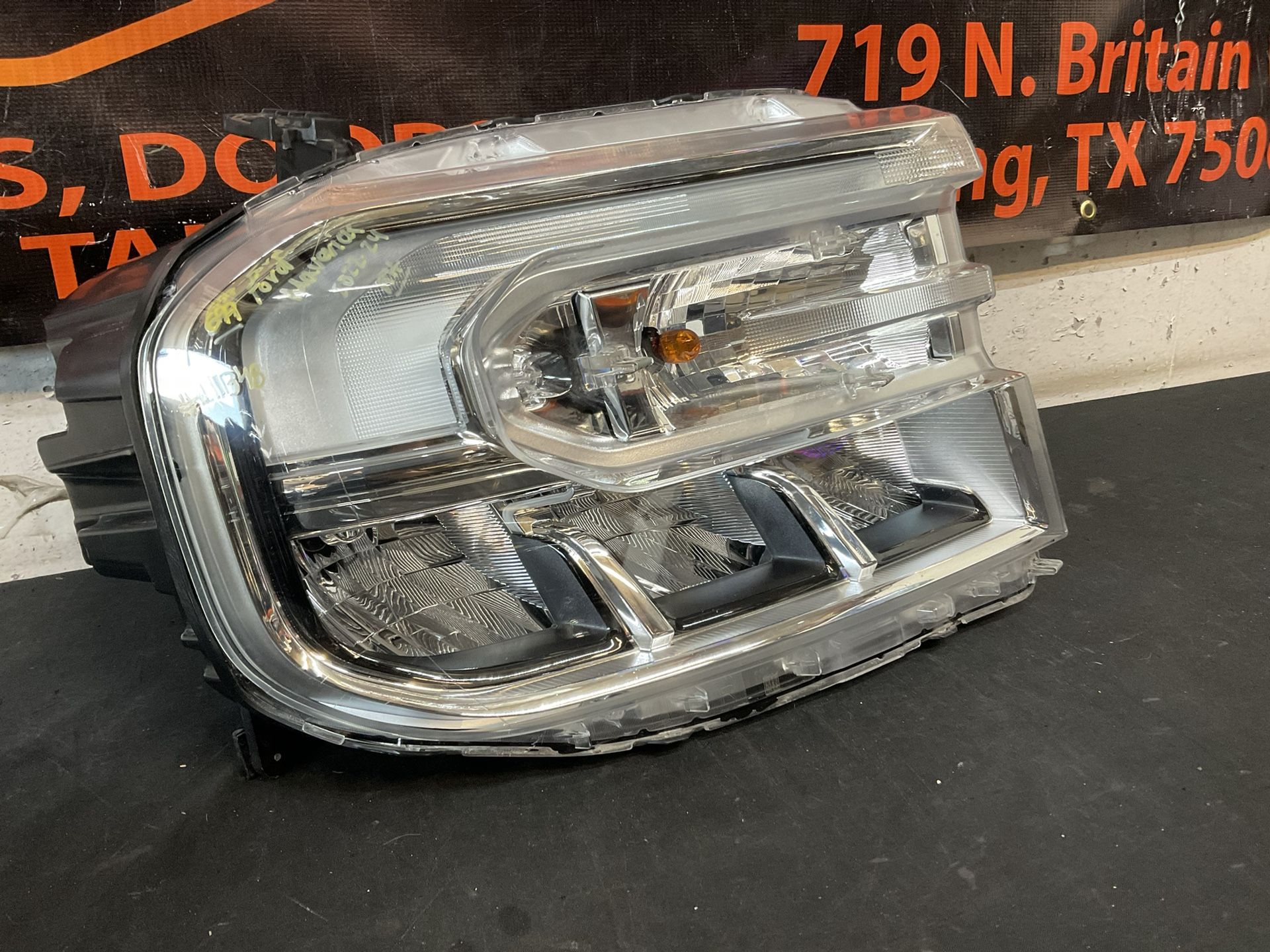 FORD MAVERICK 2022-2024 RH HEADLIGHT OEM