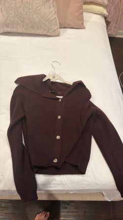 knit brown sweater