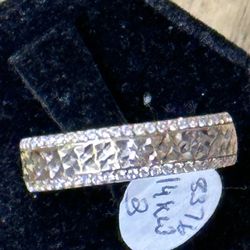 14 Kt Gold Band With 2 raw Of Lab Created Diamonds Ring Size 10.5 