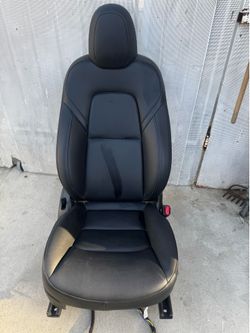 2023 Tesla model 3 passenger seat