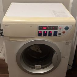 HWD1000 Compact 1.7 Cu Ft Front Load Washerdryer Combo