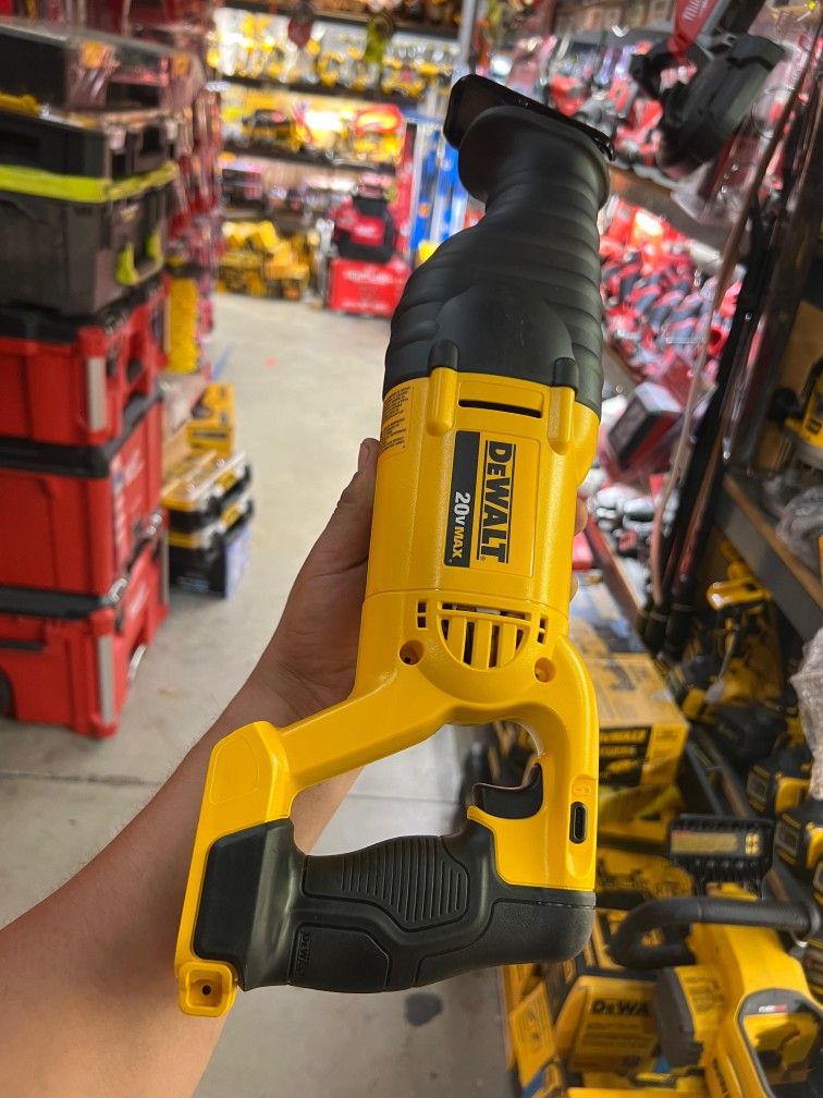 DEWALT 20V CORDLESS SAWZALL $119