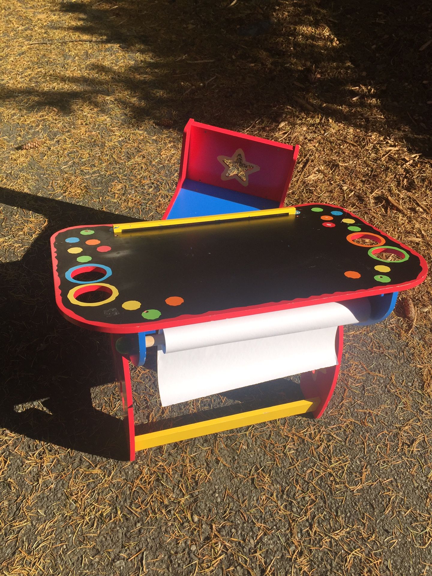 Kids art table/ desk with chair