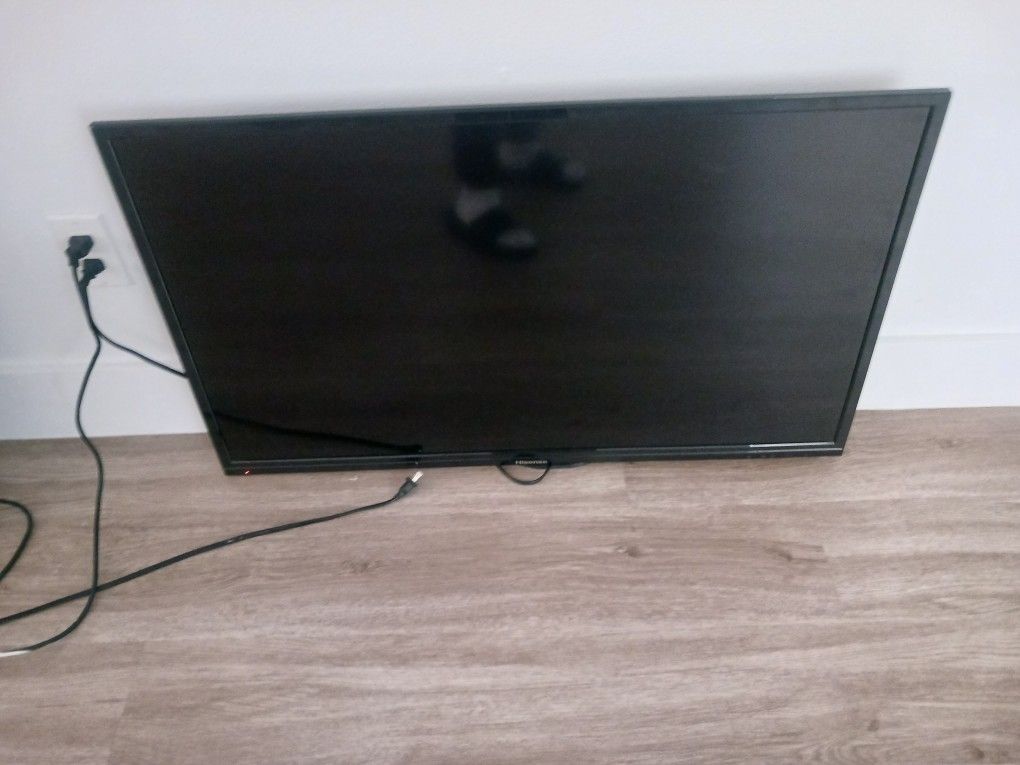 Two TV 42 Inch Both Work One Remote Not Smart Tvs